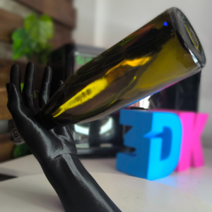 suporte de garrafas mãos